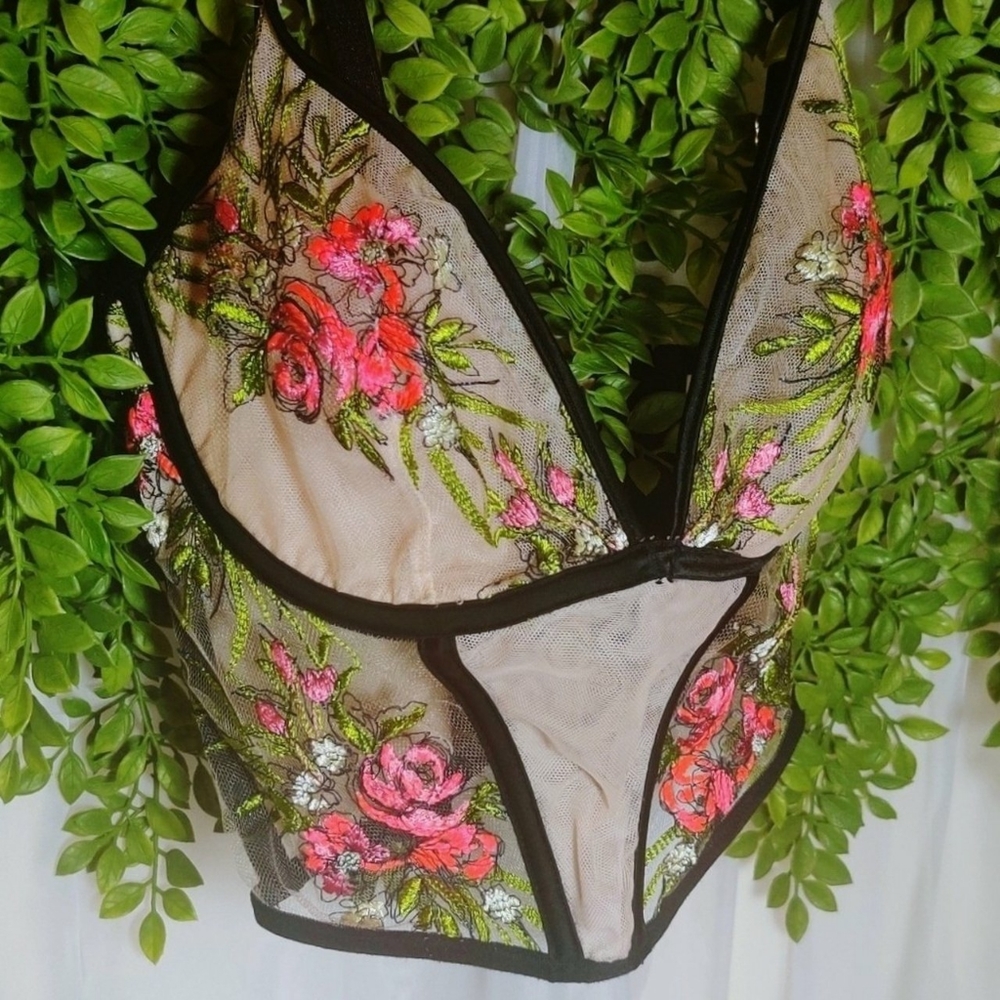 elegant floral nude bustier top with black trim
